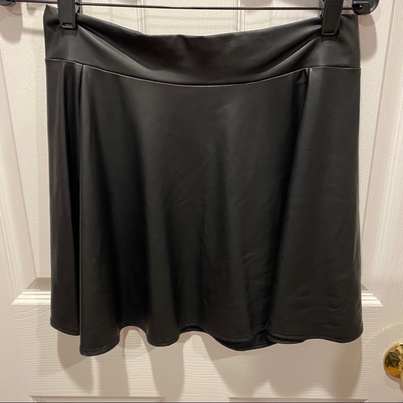 Flowy Leather Skirt - Picture 3 of 3